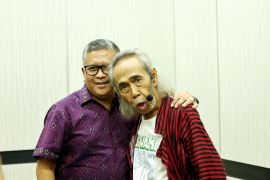 Hasto dorong perjalanan Sawung Jabo di pentas musik Indonesia dibukukan
