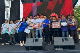 Tiga tim terima penghargaan turnamen bola basket HUT ke-49 Babinkum TNI