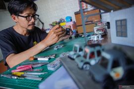 Miniatur mobil jip diecast tembus pasar Eropa