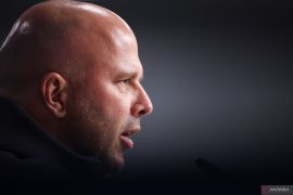 Arne Slot ragu Alisson dan Jota bisa tampil lawan Madrid dan City