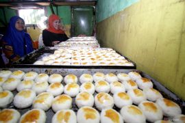 Safari politik Khofifah di Kampung Pia Pasuruan