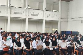 917 anggota KPPS Bukit Raya dilantik