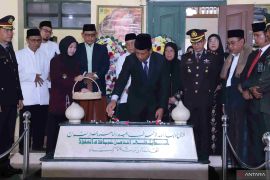 Pemkab Bekasi gelar dzikir bersama dan tabur bunga di makam pahlawan nasional Noer Ali