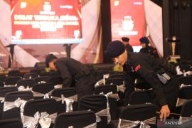 Brimob sterilisasi pengamanan di lokasi debat kedua Pilgub NTB