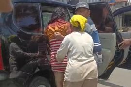 Di Blitar, Suami tega lukai istri dengan parang