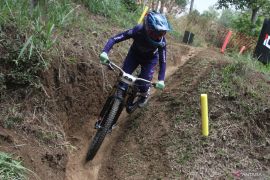 Seratusan pembalap ambil bagian di Indonesia Downhill 2024