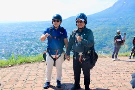 Pj Gubernur Jatim berharap tata kelola di tandem paralayang Batu meningkat