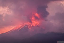 Gunung Lewotobi Laki-laki di Flores Timur kembali erupsi pada Sabtu
