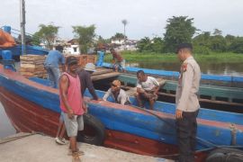 Polsek Kawasan Pelabuhan Pekanbaru ajak buruh kapal wujudkan pilkada damai