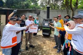 Alumni UI berikan incinerator ke warga Depok atasi permasalahan sampah