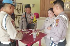 Puluhan anggota Polsek Pinggir dicek urine, ini hasilnya