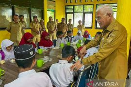 Pemprov Sultra beri makanan bergizi ke anak panti asuhan di Kendari