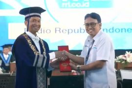 ANTARA terima penghargaan dalam DIES Natalis ke-64 ITS Surabaya