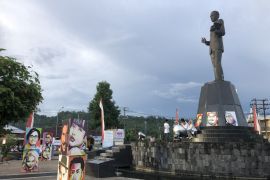 Siswa di  Ambon pameran lukisan WPAP bergambar pahlawan