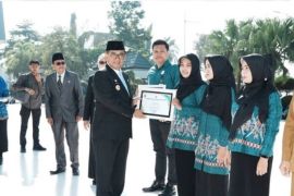 Pemprov Kaltim  beri penghargaan pejuang kesehatan daerah pada HKN