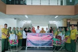 Keperawatan RSUD Tengku Rafian Siak anjangsana berbagi dengan pasien dan perawat