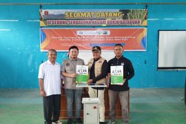 Program Kosabangsa, Dosen Unbrah-Unand Hibahkan Mesin Penggiling Tebu dan Alat Deteksi Abu Marapi di Bukik Batabuah