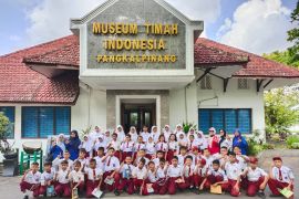 Siswa siswi SDN 45 Pangkalpinang kunjungi Museum Timah Indonesia