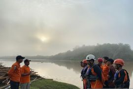 Tim SAR cari warga Tebo tenggelam saat menyeberangi Sungai Batanghari