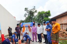 BAZNAS Riau bersama TNI-AU Roesmin bangun rumah bagi keluarga miskin
