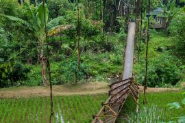 Jembatan gantung di Lebak ambruk, warga terisolir