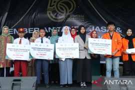 SMBR salurkan bantuan sosial rayakan  HUT Emas ke-50