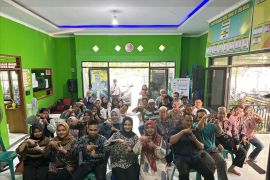 Warga Desa Kasiau keluhkan kelangkaan pupuk saat reses dewan..