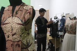 Produksi jaket batik ekspor di Malang