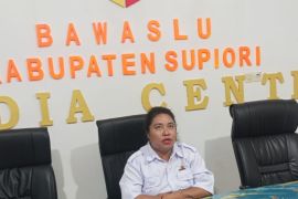 Bawaslu Supiori minta KPU perhatikan distribusi logistik di kepulauan