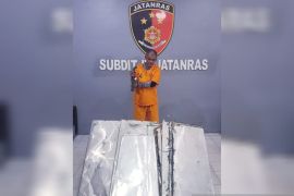 Tim Jatanras Polda Babel ringkus pria paruh baya curi plat aluminium baleho