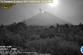 Sabtu pagi, Semeru alami beberapa kali erupsi