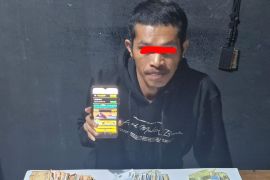 Tiga pria di Ternate diringkus Tim Resmob Polres saat main Judol di terminal