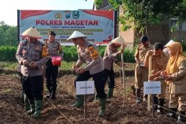 Dukung ketahanan pangan, Polres Magetan tanam komoditas jagung