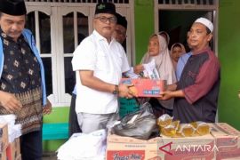 Tim pemenangan "sahata" bantu korban kebakaran di Kelurahan Siabu