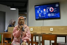 BRIN kembangkan alat pengubah minyak kelapa menjadi bahan bakar pesawat