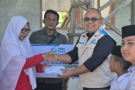 YBM PLN Gorontalo Salurkan Bantuan Pembangunan Madrasah Ibtidaiyah