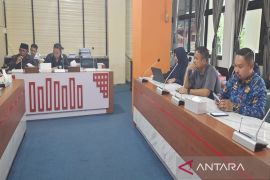 Komisi II DPRD Kotabaru bersama mitra bahas "blank spot"