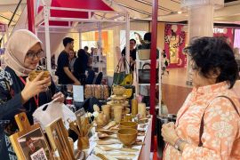 Berkat kolaborasi dengan perajin lokal, Dekayu jadi brand hampers kayu terdepan