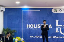 Tanamkan jiwa entrepreneur, SMA SAIM Surabaya luncurkan Holistica Student Company