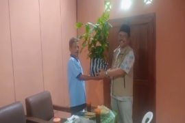 Cabup Kulon Progo Marija serahkan bantuan bibit kakao di Bukit Menoreh