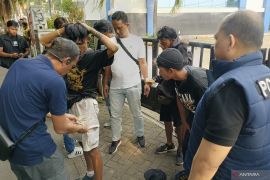 Petugas gabungan tertibkan pengamen yang resahkan wisatawan di Kota Bogor