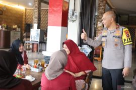 Berbagi kebahagiaan, Kapolda Babel ajak anak panti asuhan nikmati makan siang bersama