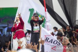 Kampanye akbar Nina-Tobroni