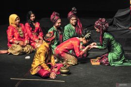 Teater Satu Lampung gelar kisah epik "Di Mana Engkau, Radin?"