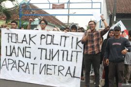Unjuk rasa menuntut netralitas aparat dalam Pilkada