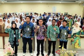 HST govt, Cambridge University strengthen English education