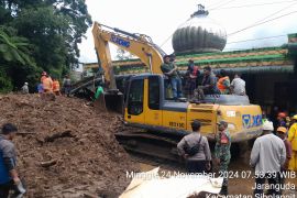 4 orang tewas dan 6 hilang akibat longsor di Karo
