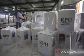 Distribusi logistik Pilkada di Indramayu