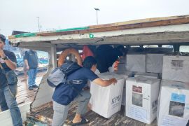 KPU Bangka Selatan distribusikan logistik pilkada 2024 ke daerah kepulauan