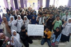Pelajar SMP Muhammadiyah 2 Surabaya deklarasi "Siswa Dukung Guru"